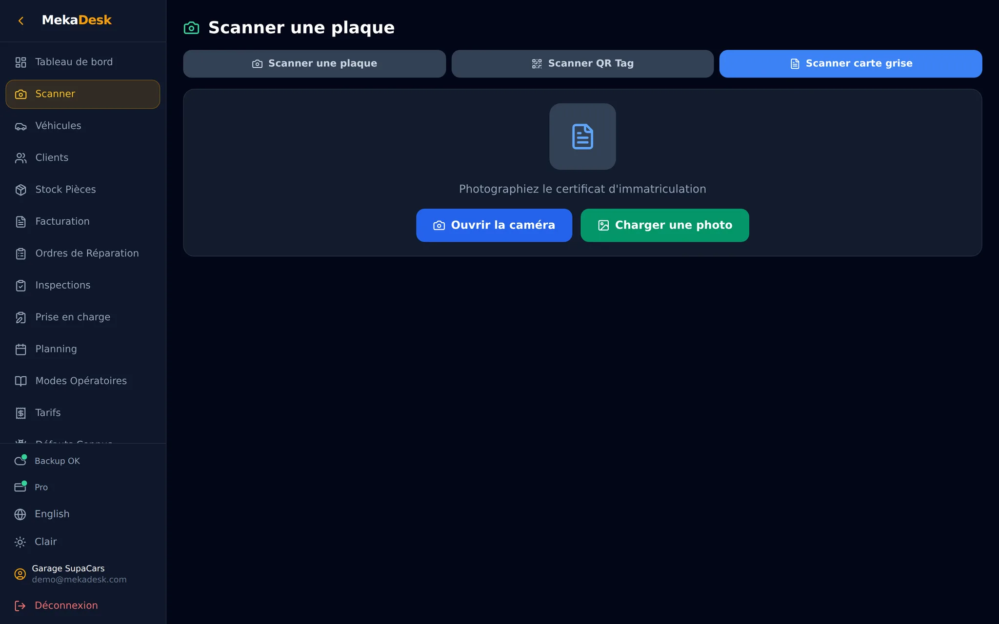 Escáner del permiso de circulación de MekaDesk: crea la ficha del vehículo con una sola foto